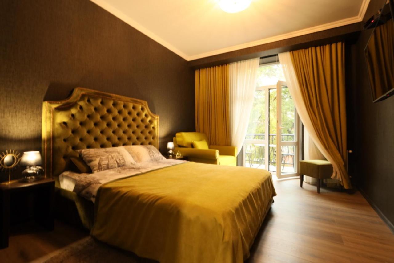 Apartments Lux In City Center Lemberg Exterior foto