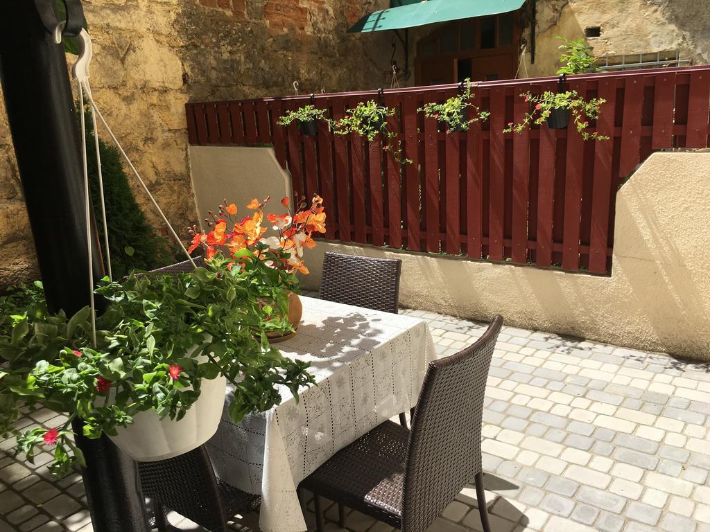 Apartments Lux In City Center Lemberg Exterior foto